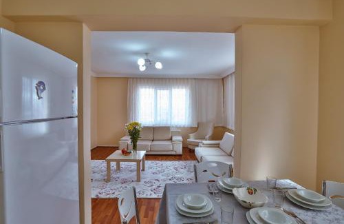 Afyonkarahisar Apartment | Inviting Afyon Can Termal Apart with Hot Tub & Breakfast