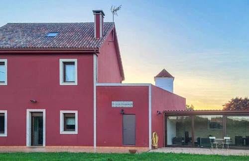 Queo de Abaixo House | Family-Friendly AG Casa Bértoa with Garden & Outdoor Dining