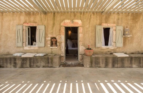 Skinaria Cabin | Experience Ag Thekla Est 1924: Oceanfront Bliss Awaits