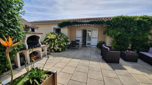 Saint-Georges-les-Baillargeaux House | Agapanthé: Guest Rated 9.7/10 for Your Next Stay