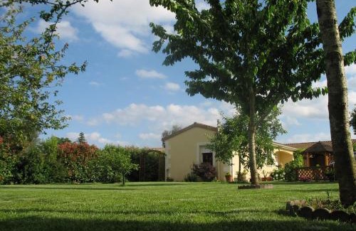 Saint-Georges-les-Baillargeaux House | Agapanthé: Guest Rated 9.7/10 for Your Next Stay