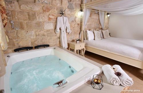 Livnim Cabin | Agama: Relaxing Oceanfront Escape with Spa & Pool Access