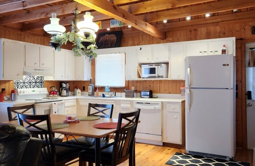 Wellington Cabin | Pet-Friendly Agapé Cabin Lyfe near Cave Run Lake, Rated 9.6