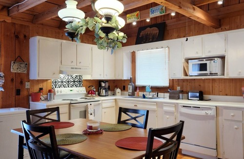 Wellington Cabin | Pet-Friendly Agapé Cabin Lyfe near Cave Run Lake, Rated 9.6