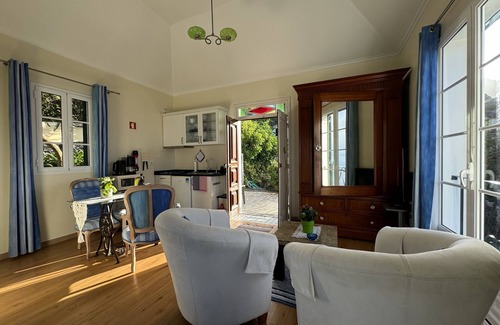 Arco de Sao Jorge Apartment | Agapanthus: Family-Friendly Retreat with Kitchen Amenities