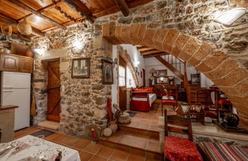 Malaxa House | Agapi's Rustic Retreat - Family-Friendly Escape Near Chania