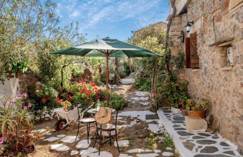 Malaxa House | Agapi's Rustic Retreat - Family-Friendly Escape Near Chania