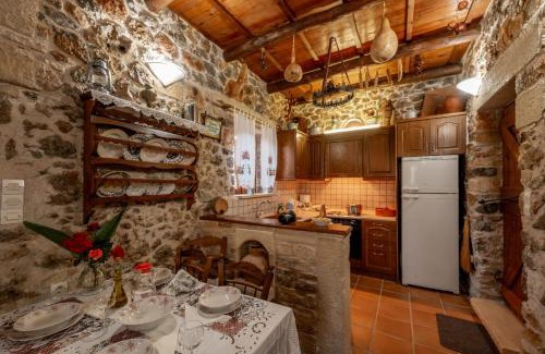 Malaxa House | Agapi's Rustic Retreat - Family-Friendly Escape Near Chania