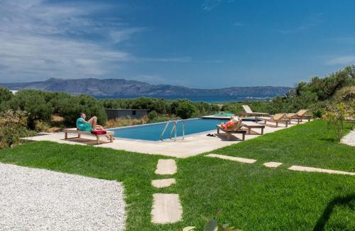 Kaliviani Apartment | Relax at Agarathos Traditional Rooms with Pool & Ocean Views