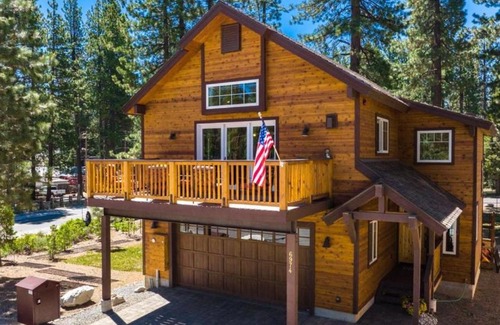 Tahoe Vista House | Agate Bay Gem: Cozy Fireplace & Family-Friendly Retreat
