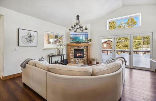 Tahoe Vista House | Agate Bay Gem: Cozy Fireplace & Family-Friendly Retreat