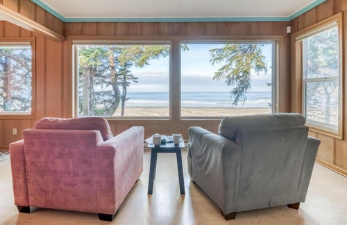 Newport House | Oceanfront Agate Beach Suites with Scenic Ocean Views