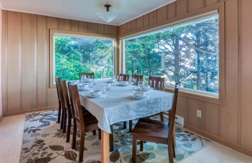 Newport House | Oceanfront Agate Beach Suites with Scenic Ocean Views