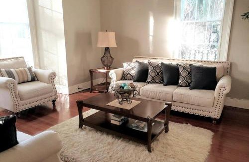 Mobile House | Agatha's Historic Home: Premier Stay with Free Parking & Wi-Fi