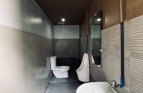 Lopez Hotel | Agathas Hotel: Family-Friendly Stay with Pool & Dining