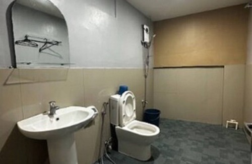 Lopez Hotel | Agathas Hotel: Family-Friendly Stay with Pool & Dining