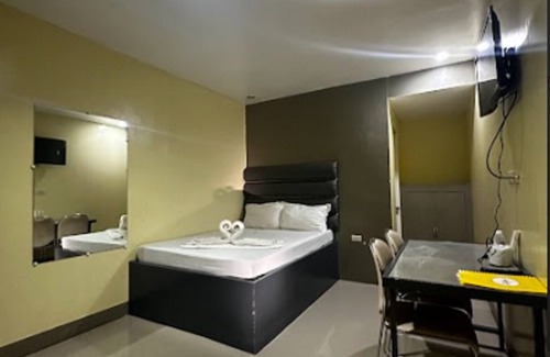 Lopez Hotel | Agathas Hotel: Family-Friendly Stay with Pool & Dining