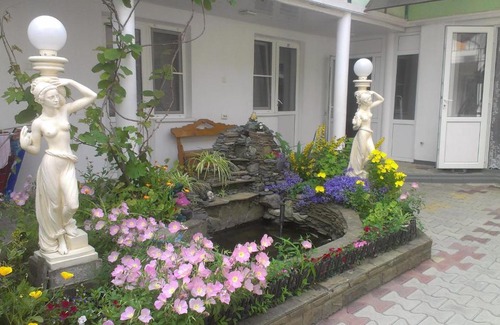 Vityazevo House | Budget-Friendly Agatiya Guest House with Inviting Pool
