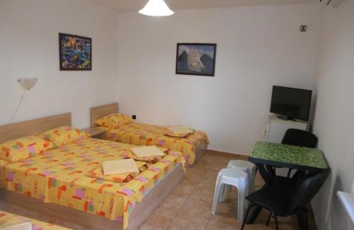 Akhtopol House | Agatopolis: Enjoy Free Parking in Every Room!