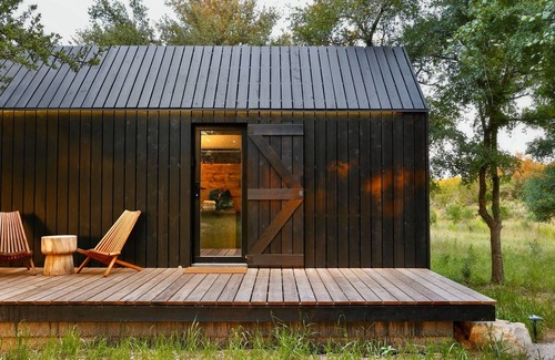 Round Mountain Cabin | Exceptional Agave Cabin at NowHere: Family & Pet Friendly