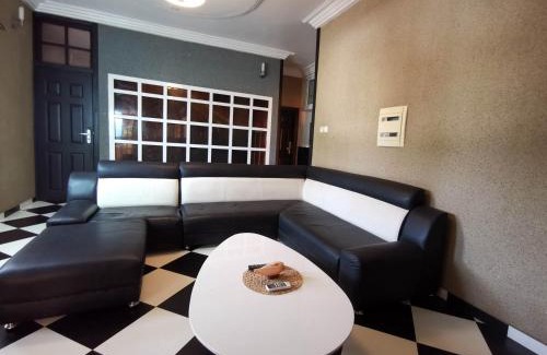 Agbodrafo Apartment | Cozy Agbata Guest House with Pool & Child-Friendly Amenities