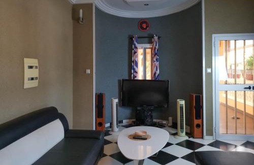 Agbodrafo Apartment | Cozy Agbata Guest House with Pool & Child-Friendly Amenities