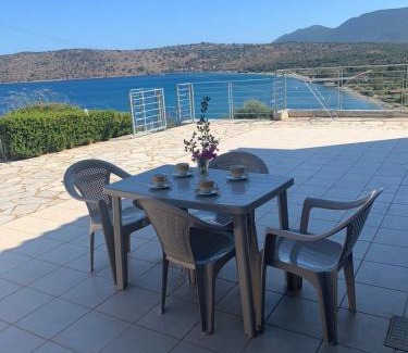 Karvelas House | Seaside Serenity at Ageranos Seaview House - Rated 9.4/10