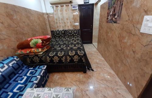 Lajpat Nagar Apartment | Comfortable Aggarwal Guest House with Full Kitchen & WiFi