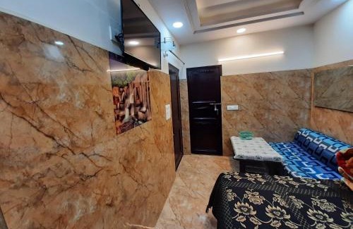 Lajpat Nagar Apartment | Comfortable Aggarwal Guest House with Full Kitchen & WiFi
