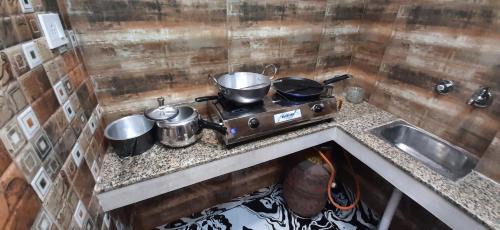 Lajpat Nagar Apartment | Comfortable Aggarwal Home Stay with Private Kitchen & Wi-Fi
