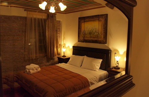Zagori Hotel | Guest Rated: Aggelon Katafygio with Pool & Breakfast