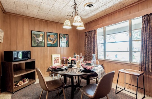 Bryan House | Top-Rated Aggieland Country Guesthouse with Breakfast Included