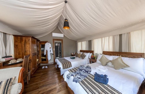 Kalaoya Hotel | Explore Aggressor Safari Lodge: 5-Star Family Retreat
