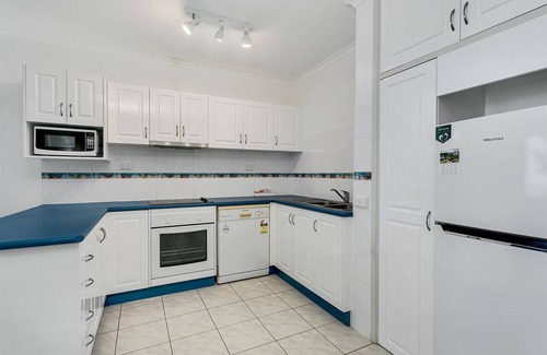 Clifton Beach Apartment | Beachfront Agincourt Apartments with Ocean Views & Pool