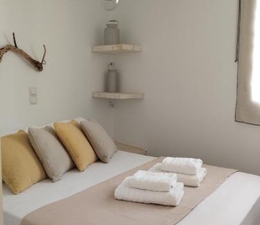 Kimolos House | Beachfront Agios Nikolaos House in Kimolos - 10/10 Rated