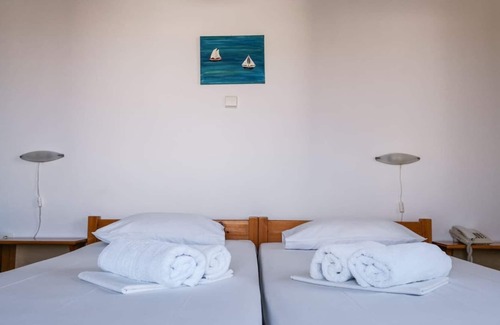 Megas Gialos Bed & Breakfast | Agnadi Syros Beachfront Studios & Rooms