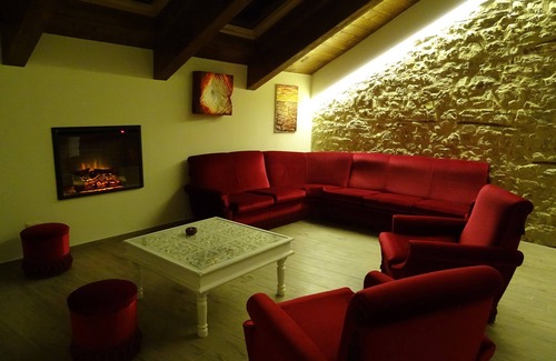 Castelnuovo della Daunia Bed & Breakfast | Cozy Agora B&B with Fireplace, Perfect for Family Stays