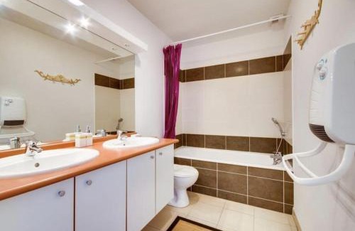 Biscarrosse Plage Apartment | Cozy 3-Star Apartment Near the Ocean with Pool Access