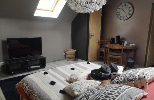 Langeais Bed & Breakfast | Cozy Private Room with Independent Entrance for Families