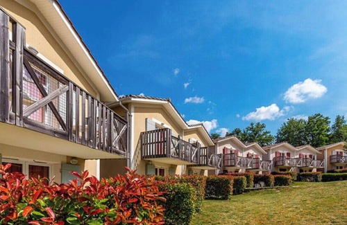 Barbaste Apartment | Welcoming Duplex at Domaine D'albert with Private Pool