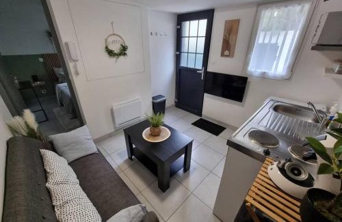 Saint-Pierre-des-Corps Apartment | Cozy Accommodation with Netflix & Child-Friendly Amenities