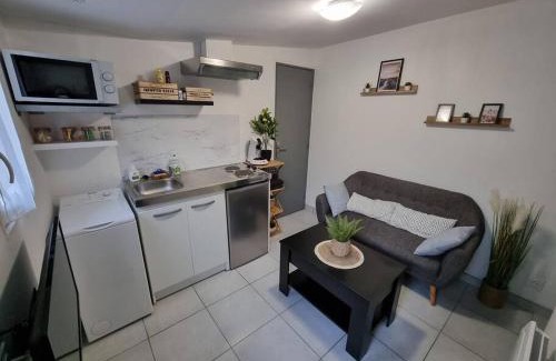 Saint-Pierre-des-Corps Apartment | Cozy Accommodation with Netflix & Child-Friendly Amenities