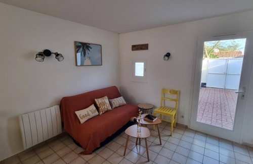 Bretignolles-sur-Mer House | Charming Home Steps from the Beach with Pool & Kitchen