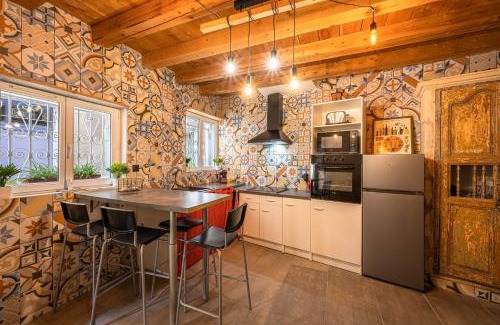 Fourques House | Delightful Agréable Maison in the Heart of the City