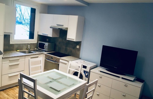 Bagneres-de-Luchon Apartment | Cozy Studio with Scenic Views and Free Parking