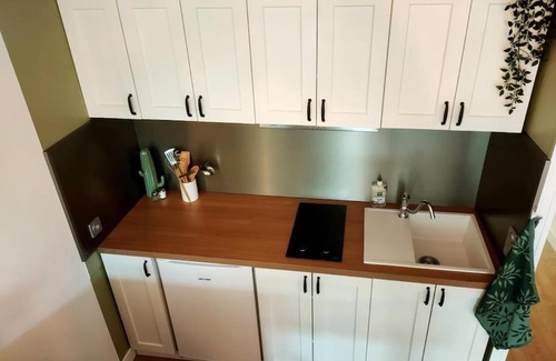 Perigueux Apartment | Cozy Coderc Studio with Hot Tub & 9/10 Guest Rating