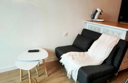 Perigueux Apartment | Cozy Coderc Studio with Hot Tub & 9/10 Guest Rating
