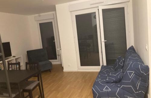 Center Apartment | Family-Friendly Stay at Agréable T 2 in Evry Courcouronnes