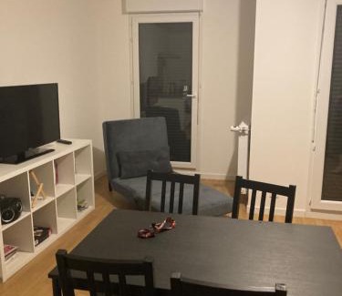 Center Apartment | Family-Friendly Stay at Agréable T 2 in Evry Courcouronnes
