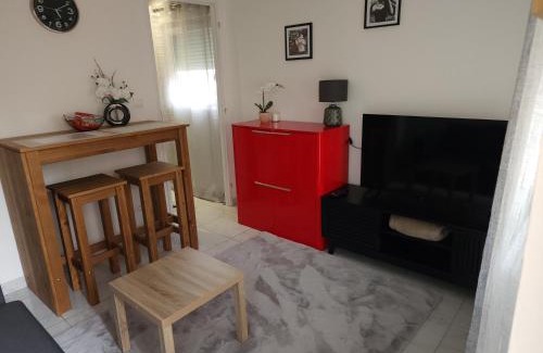Singles Apartment | Central T2 Apartment - 10 Min from Train Station, Rated 9.3